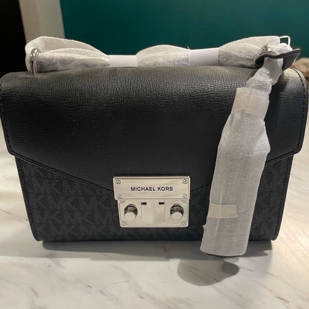 Michael Khors Chain Crossbody
